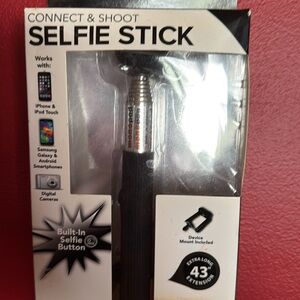 Selfie stick NIB iPhone android digital cameras built in selfie button Travel